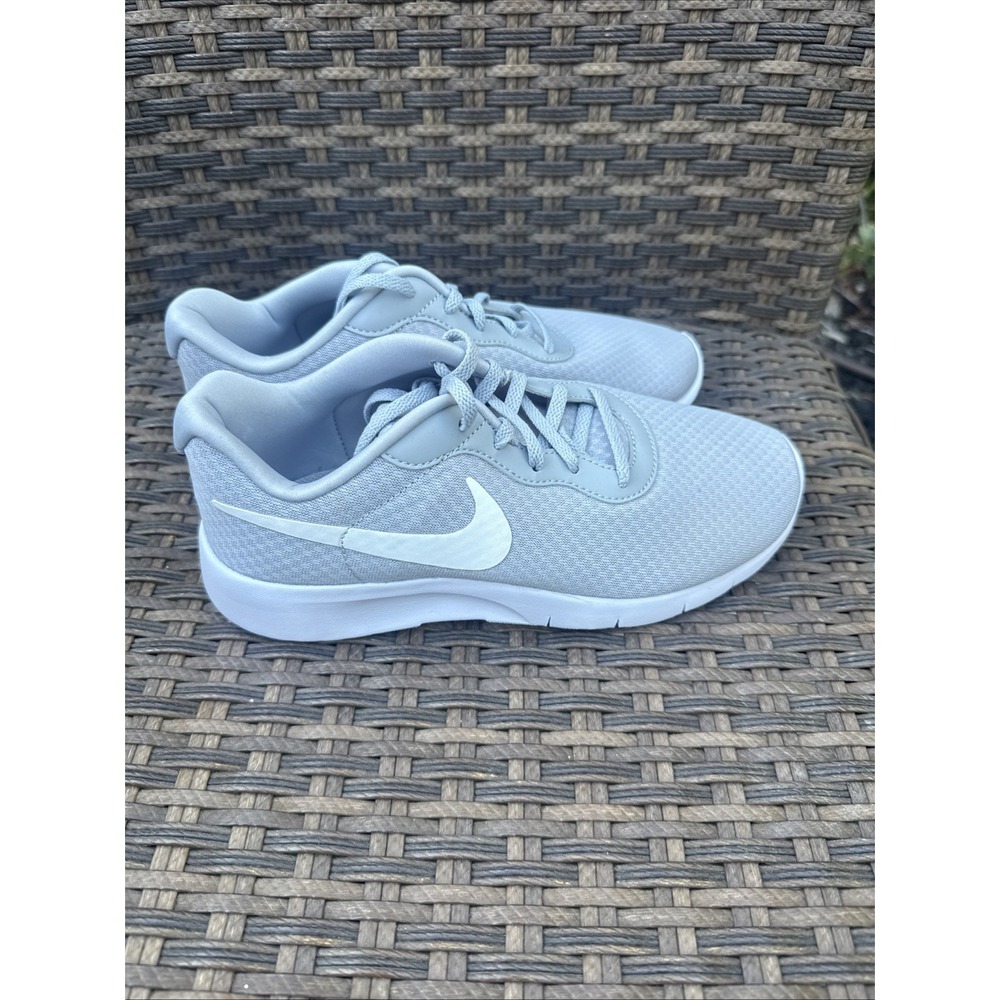 Size 6 (GS) - Nike Tanjun Low Wolf Grey - 818381-012